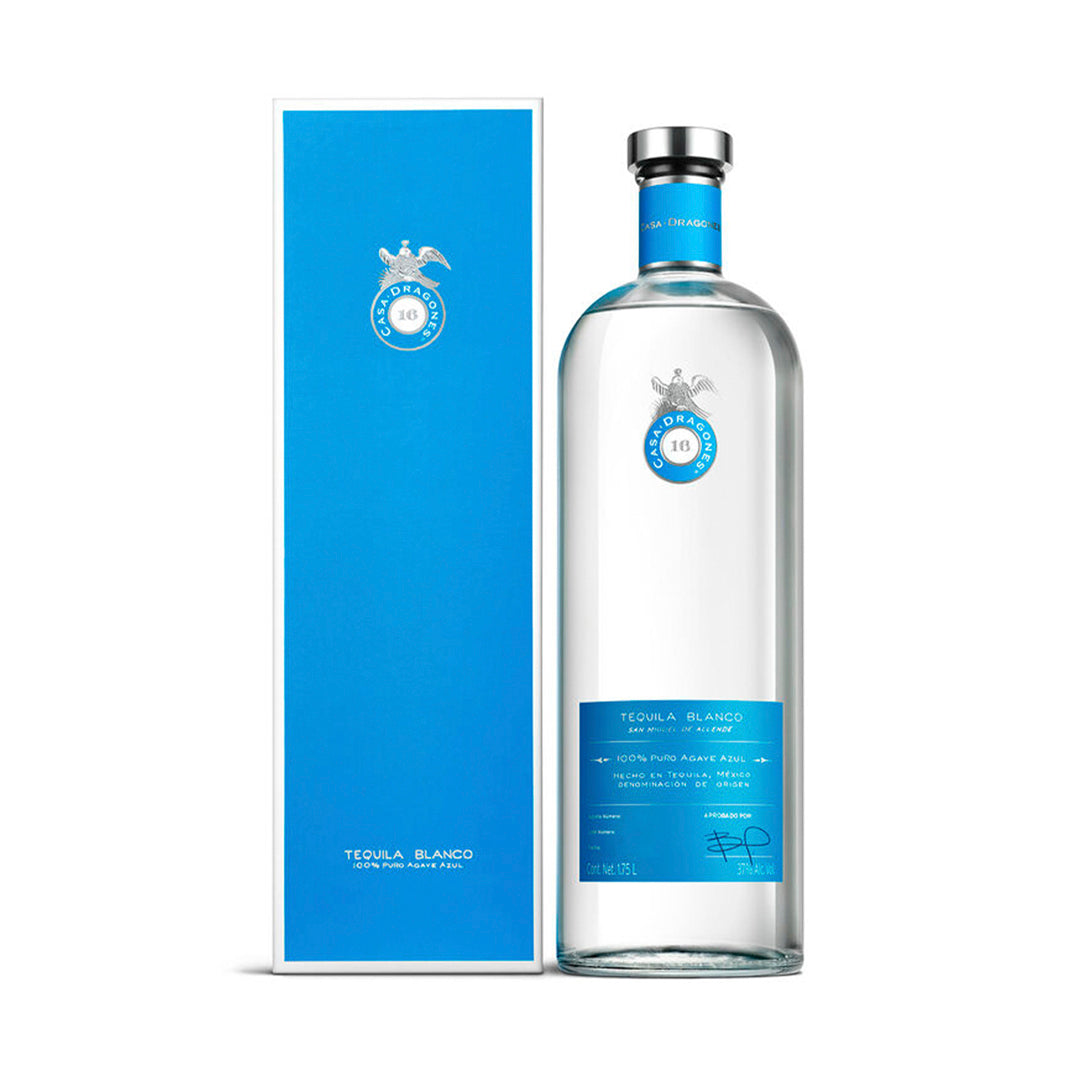 "Caja elegante con botella de Tequila Casa Dragones Blanco 1750 ml, la opción perfecta para los amantes del tequila premium."