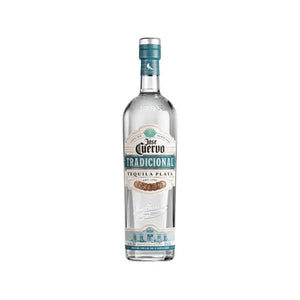 Botella de Tequila José Cuervo Tradicional Plata 950 ml sobre fondo blanco