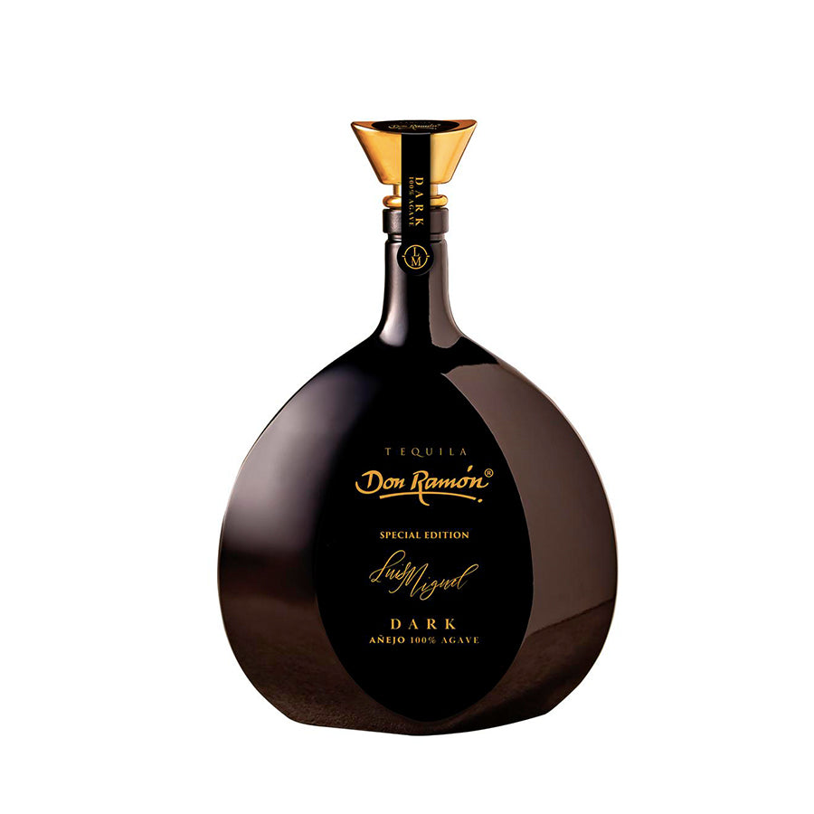 Tequila Don Ramón Luis Miguel Dark es una edición especial inspirada en el ícono mexicano. Un añejo cristalino con notas suaves de vainilla, miel y roble tostado, que reflejan sofisticación y carácter.