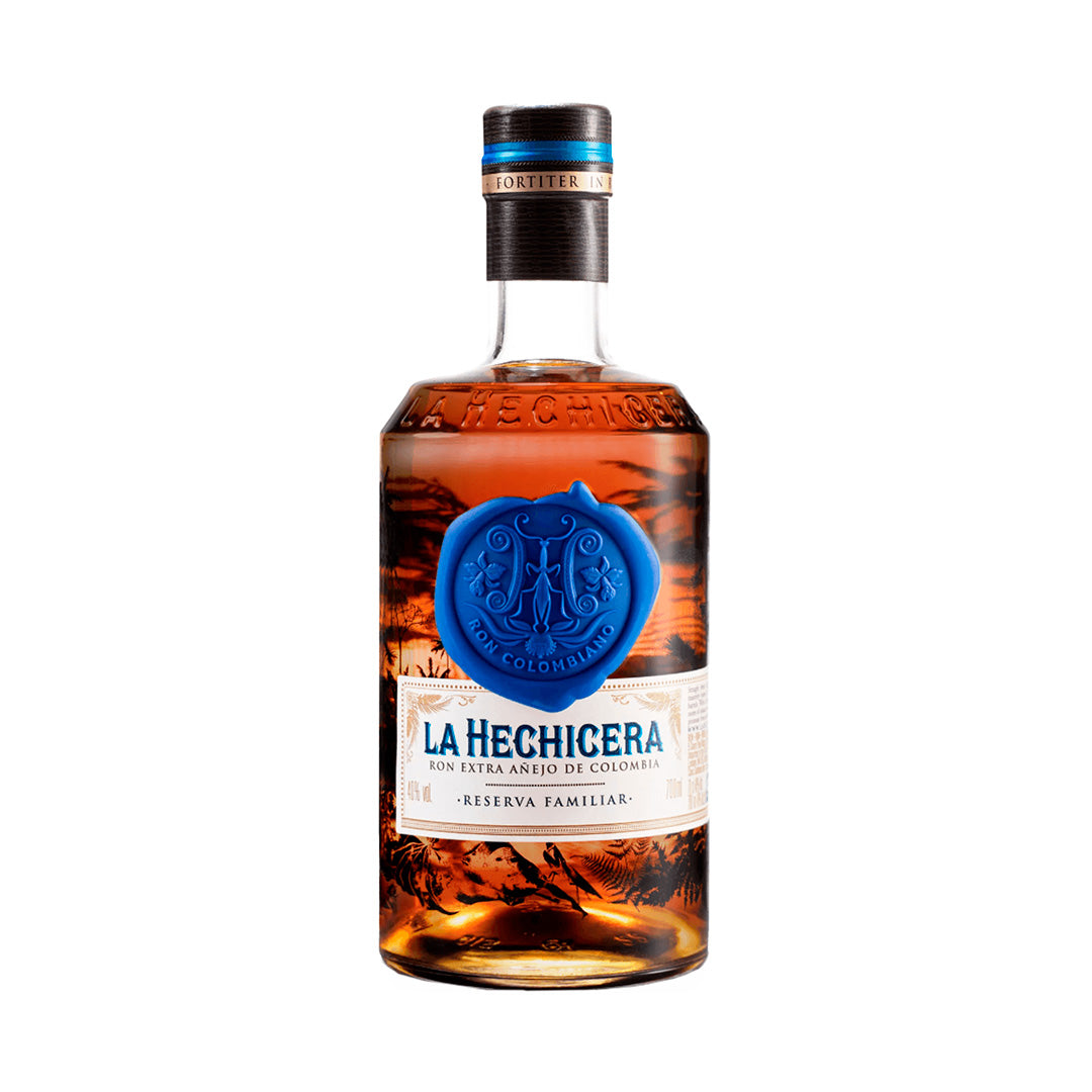 Botella de Ron La Hechicera Reserva Familiar 700 ml – Ron colombiano premium, añejado en barricas de roble sin aditivos.