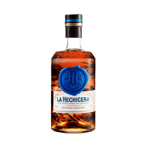 Botella de Ron La Hechicera Reserva Familiar 700 ml – Ron colombiano premium, añejado en barricas de roble sin aditivos.
