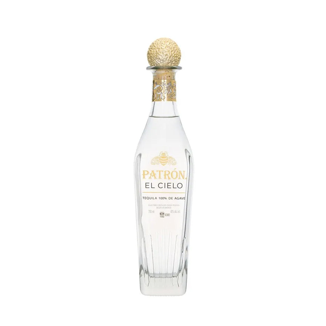Botella de Tequila Patrón Cielo 700 ML con fondo elegante y detalles sofisticados.