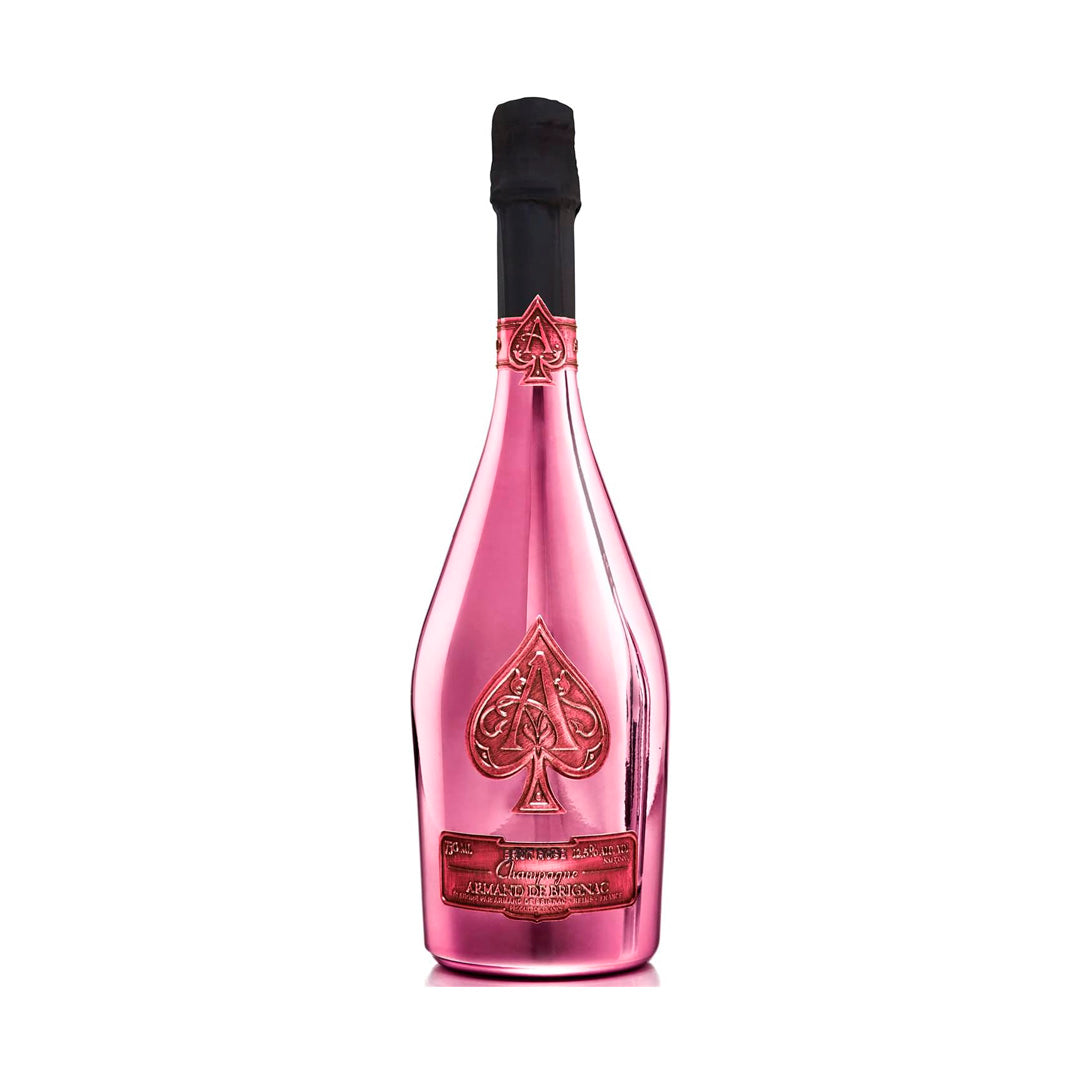 "Detalle del acabado metálico rosado de la botella Armand de Brignac Rosé."