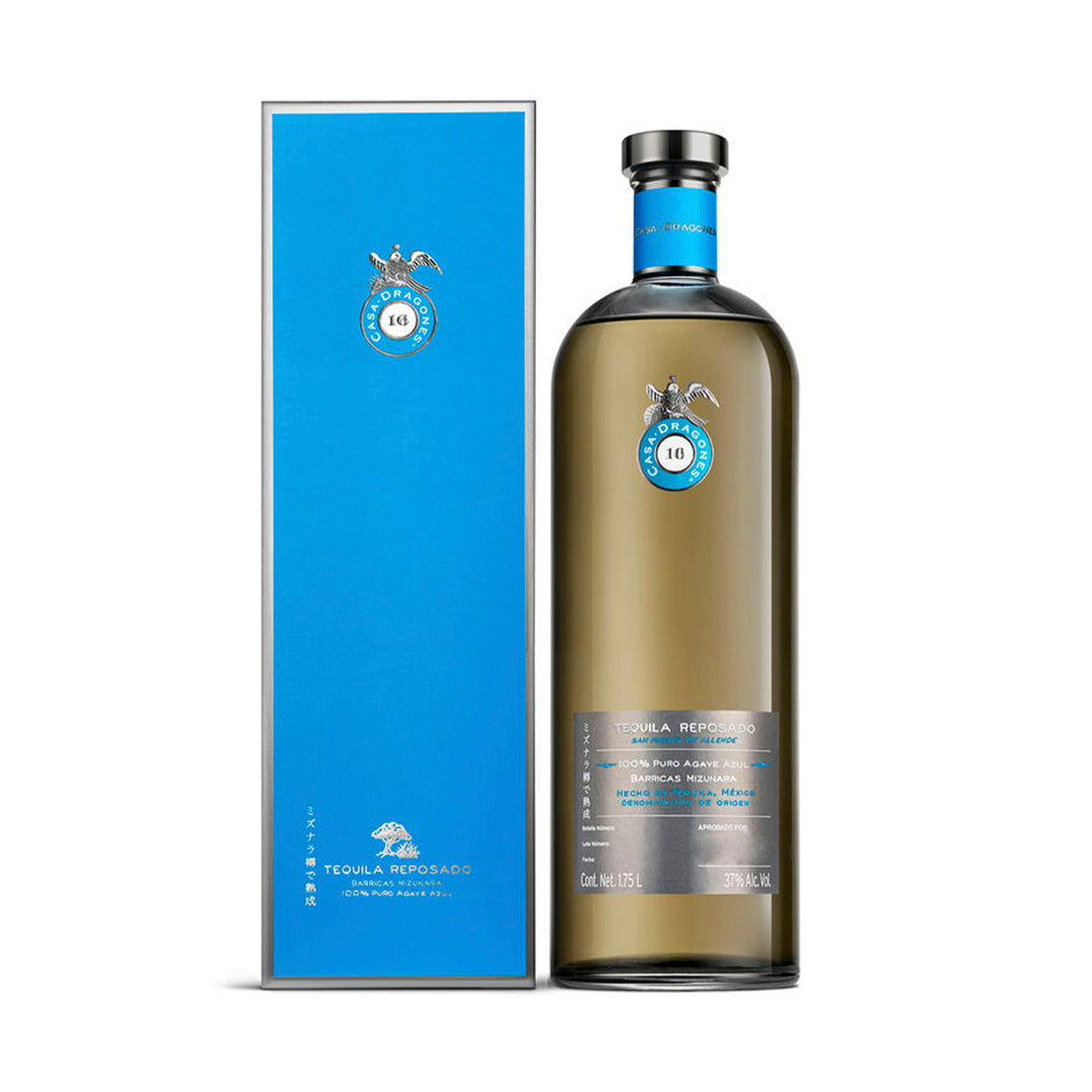 El Casa Dragones Reposado Box 1750 ml es un tequila ultra-premium que representa la máxima expresión del agave azul, añejado en barricas de roble francés para obtener un perfil de sabor suave y elegante.