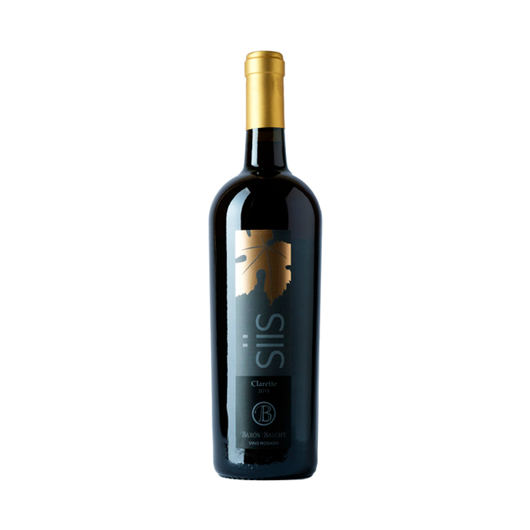 Elaborado con un ensamble de uvas tintas vinificadas como vino blanco, presenta un atractivo color rosa salmón brillante