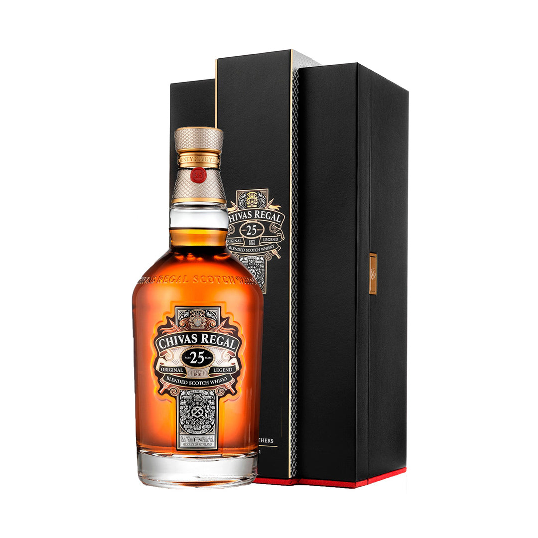 Whisky Chivas Regal 25 Años 700 ml: tradición y lujo en una botella."