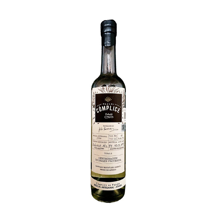 "Mezcal Cómplice Pasión Tobalá 700 ml – Agave silvestre, sabor floral y elegante con 47% ABV."