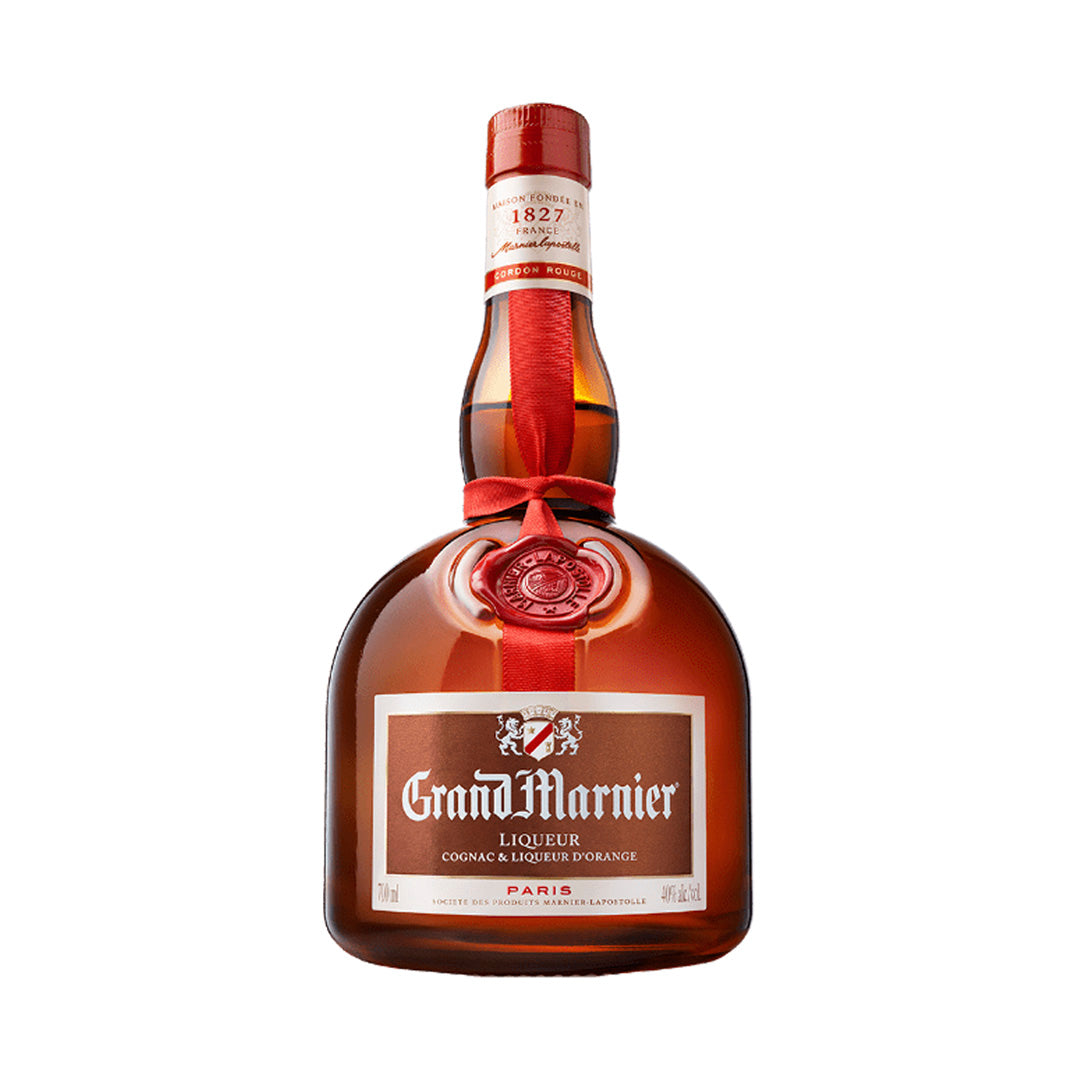 licor francés de naranja amarga con coñac para cocteles y digestivos.

