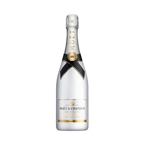 "Botella de Champagne Moët & Chandon Ice Impérial 750 ml con su icónica etiqueta blanca y dorada, diseñada para disfrutarse con hielo."