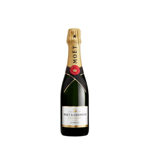 "Botella de Champagne Moët & Chandon Impérial 375 ml con copa servida, reflejando burbujas finas y un ambiente sofisticado. Ideal para celebraciones íntimas."
