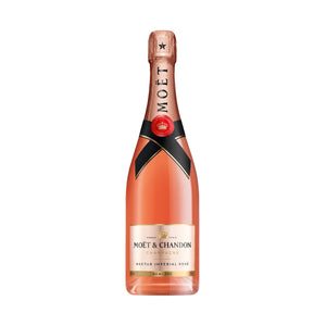 Botella de Champagne Moët Nectar Imperial Rosé 750 ML con detalles elegantes y fondo sofisticado.