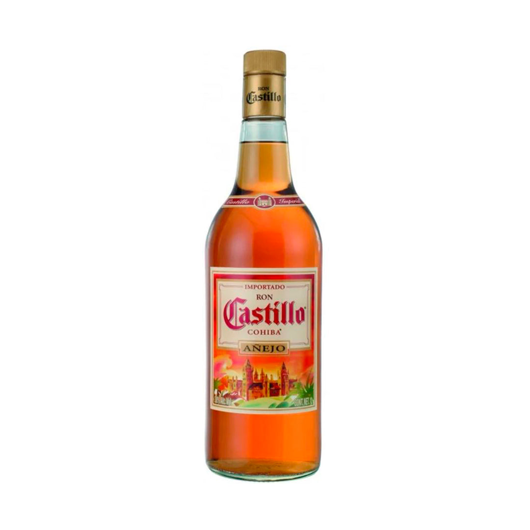 Botella de Ron Castillo Añejo Imperial 1000 ml – Ron robusto y suave, con notas de caramelo y especias, ideal para tomar solo o en cócteles."