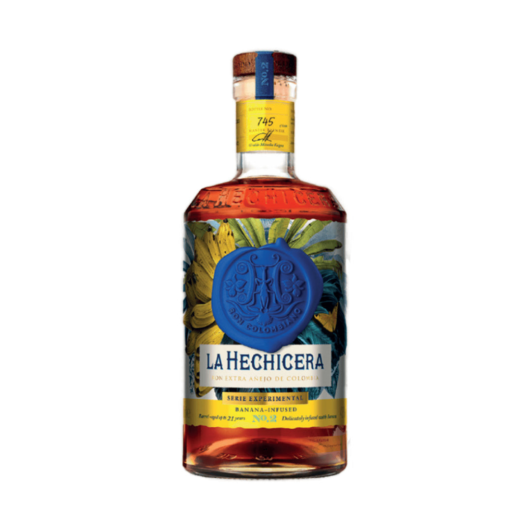 Botella de Ron La Hechicera Banana 700 ml – Ron colombiano infusionado con plátano maduro y toques tropicales."