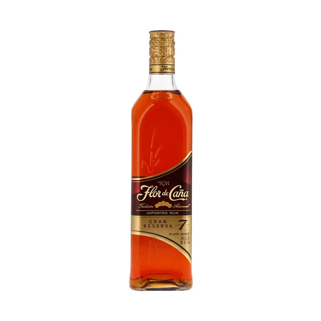 Botella de Ron Flor de Caña Gran Reserva 7 Años 750 ml – Ron nicaragüense con notas de vainilla, cacao y madera.