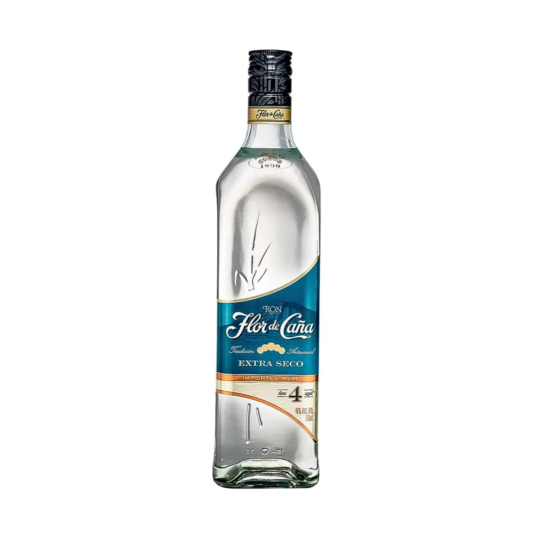 Botella de Ron Flor de Caña Blanco Extra Dry 4 años 750 ml – Ron blanco nicaragüense, seco, suave y sin azúcar añadido."