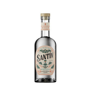 Botella de Mezcal Santín Espadín Joven 700 ML sobre fondo elegante, mostrando su diseño y autenticidad artesanal.