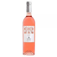 Es un vino rosado mexicano elaborado en el Valle de Dolores, Guanajuato. De atractivo color rosa pálido con matices brillantes, ofrece aromas intensos de fresa, frambuesa, cerezas frescas y un delicado toque floral