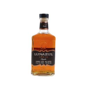 Tequila Lunazul con tonos de madera y caramelo